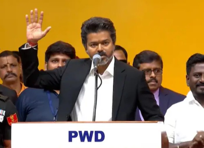S. A. Chandrasekhar Age, Caste, Wife, Children, Family, Biography » StarsUnfolded 3 Vijay during oath taking ceremony