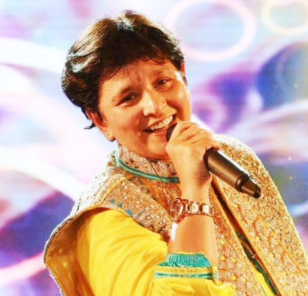 Falguni Pathak Age, Boyfriend, Husband, Family, Biography & More