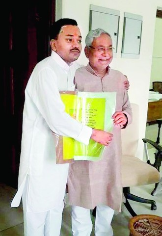 Nitish Kumar with his son