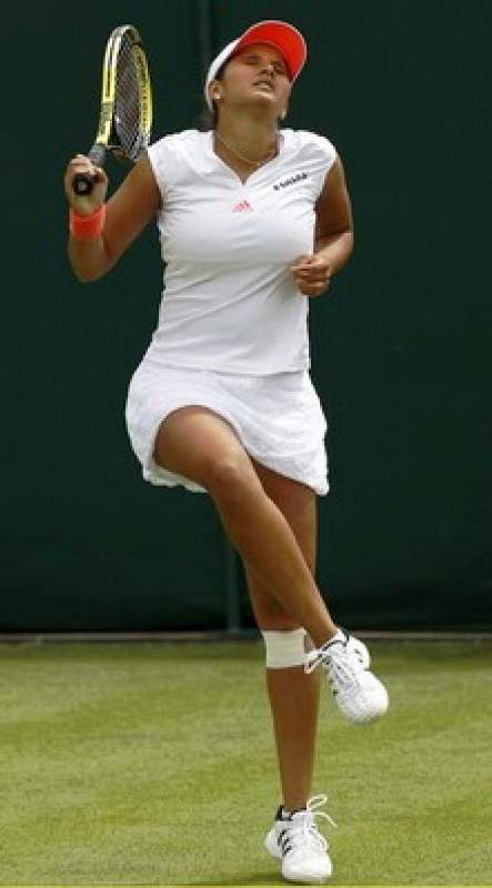 Sania Mirza Struggling With Her Knee Injury