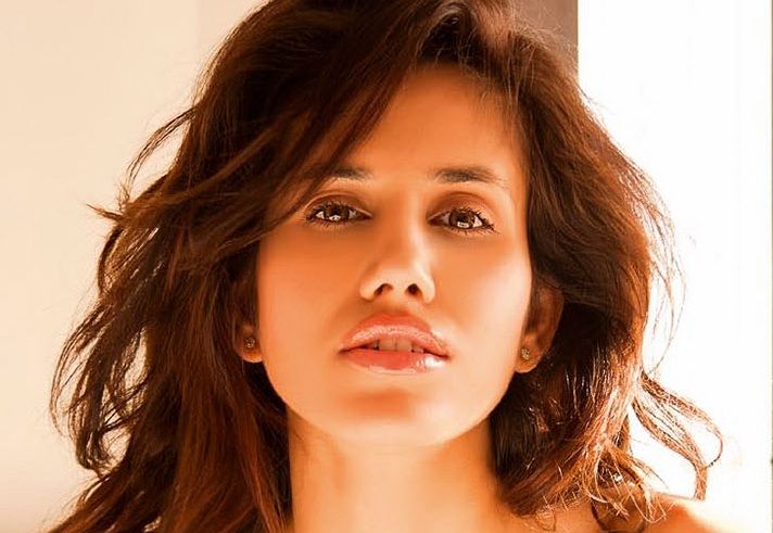 Sonnalli Seygall Height Weight Age Husband Affairs And More Starsunfolded