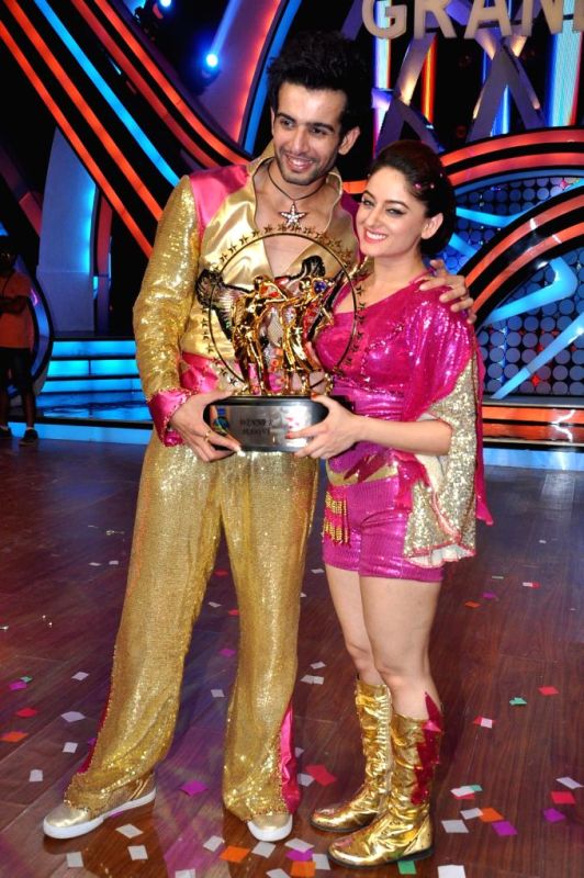 Mahhi Vij and Jai Bhanushali posing with the Nach Baliye trophy