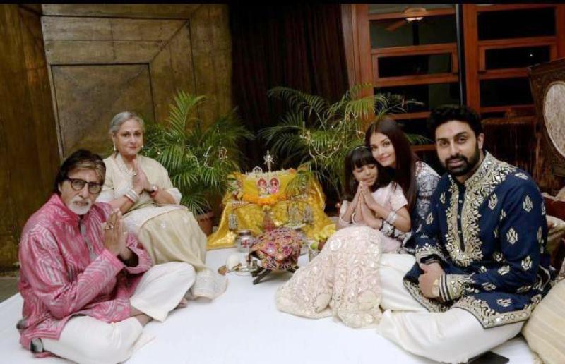 Jaya Bachchan with Amitabh Bachchan, Abhishek Bachchan, Aishwarya Rai, and Aaradhya