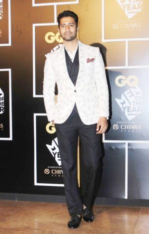 Vicky Kaushal Height, Age, Girlfriend, Family, Biography ...