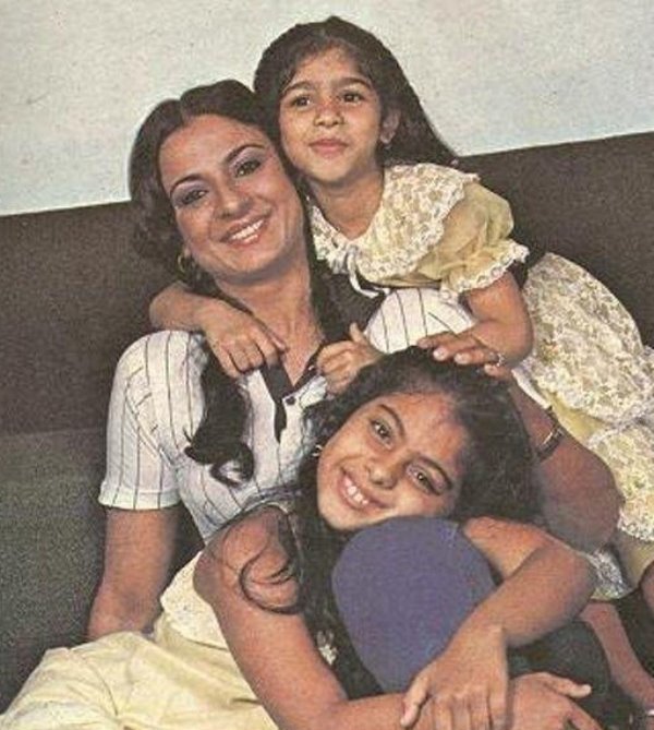 A childhood image of Tanishaa Mukerji with her mother and sister, Kajol