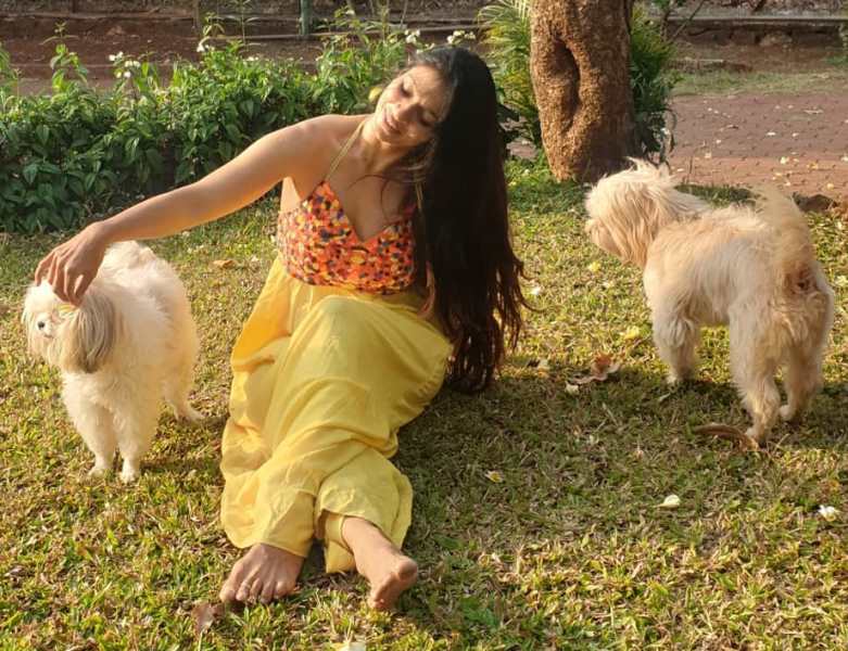 Tanishaa Mukerji with her pet dogs