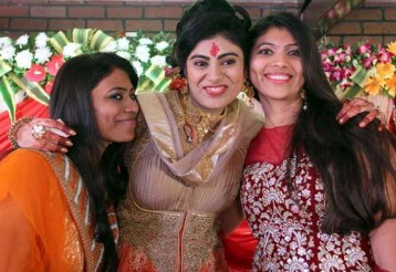 Rivaba Jadeja (middle) posing with Naina (left)
