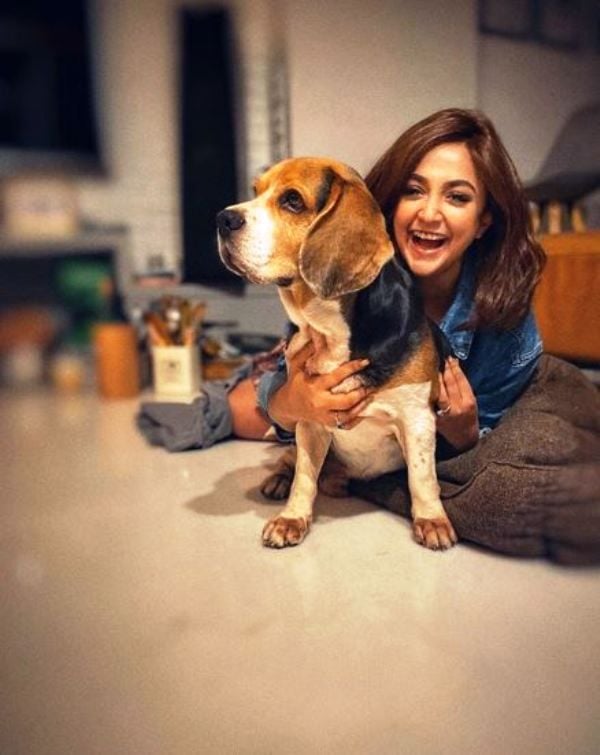 Monali Thakur With Her Pet Dog