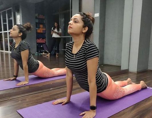 Sugandha Mishra doing yoga