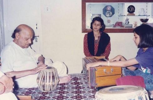 Sugandha Mishra learning music from her grandfather