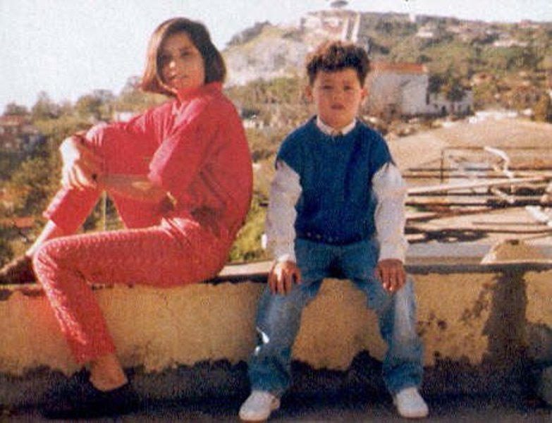 A childhood photo of Cristiano Ronaldo with his mother