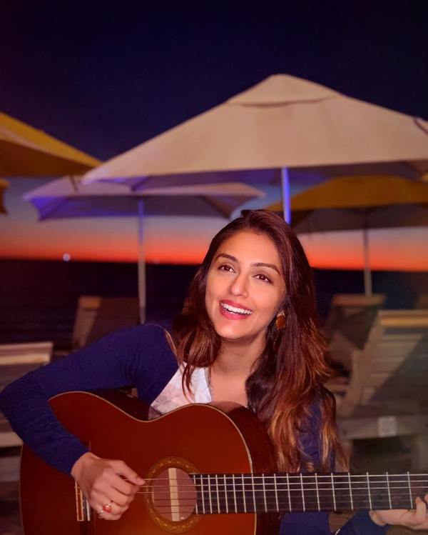 Aarti Chabria playing the guitar