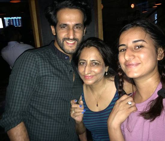 Saloni Chopra with her mother and brother