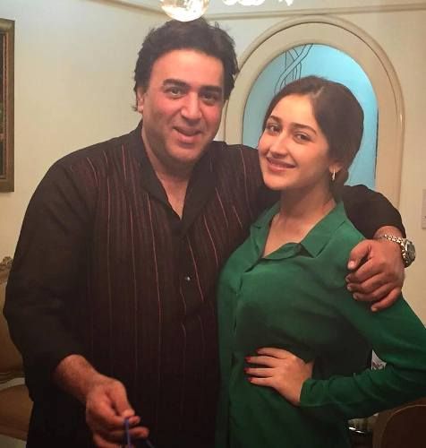 sayesha saigal with father sumit saigal