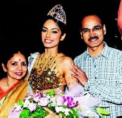 Sobhita Dhulipala with her parents