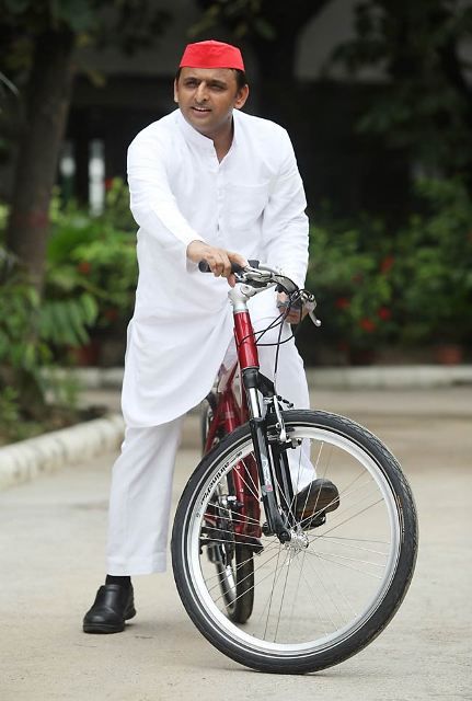 Akhilesh Yadav Age, Wife, Caste, Children, Family, Biography & More »  StarsUnfolded