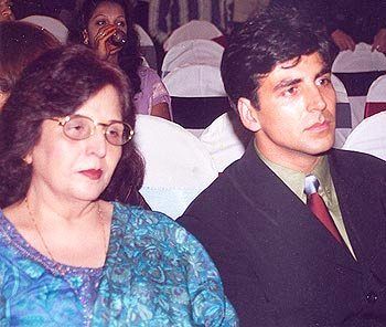 Simar Bhatia's maternal grandmother Aruna Bhatia with son Akshay Kumar