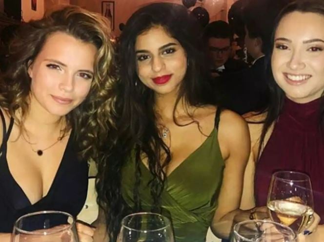 Suhana Khan at a party with her friends
