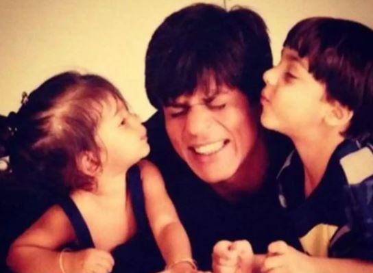 Suhana Khan in childhood with her father, Shah Rukh Khan, and brother, Aryan Khan