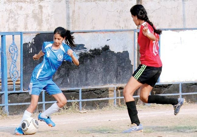 Suhana Khan playing football in her college days