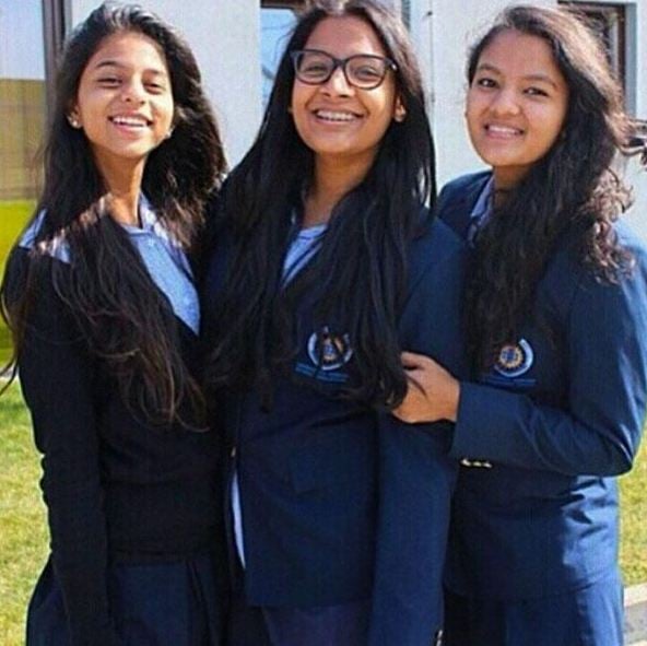 Suhana Khan with her friends in her school days