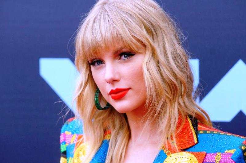 Taylor Swift Age Height Boyfriend Family Biography