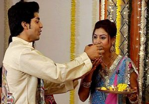 Debina Bonnerjee and Gurmeet Choudhary in 'Pati Patni Aur Woh' (2009)