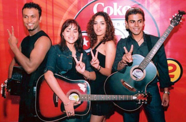 Neeti Mohan With The Members Of Aasma Band