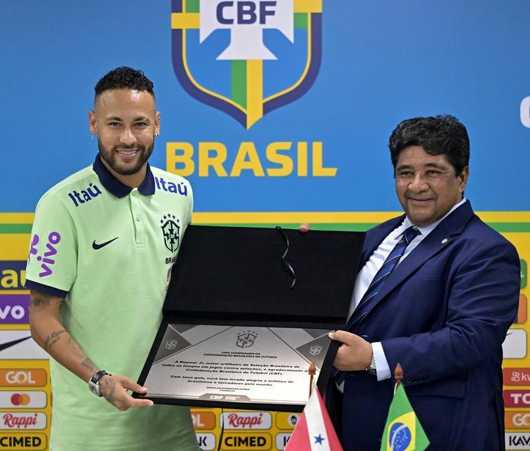 Neymar being honoured after becoming the highest goalscorer for Brazil