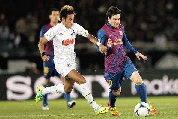 Neymar for Santos FC (left) playing against Lionel Messi for FC Barcelona (right)