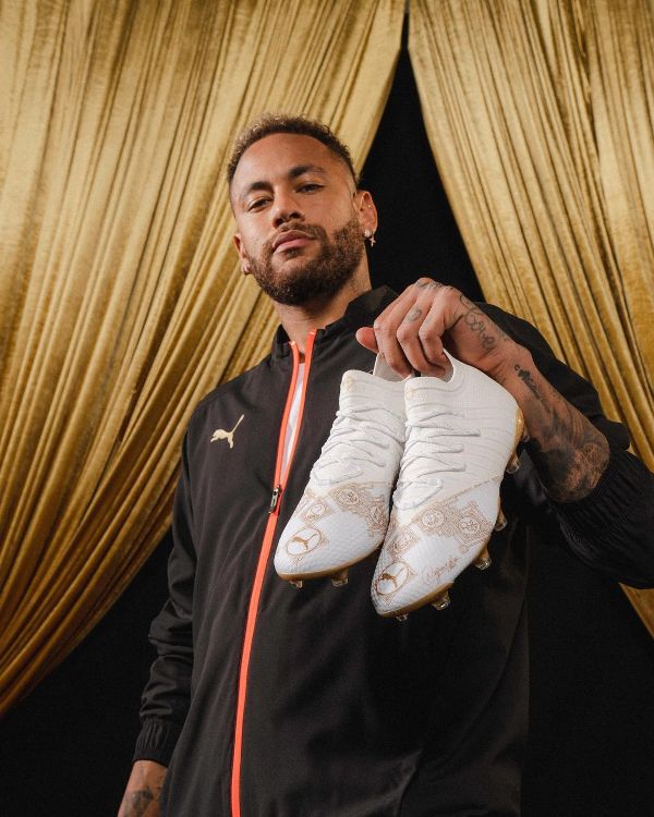 Neymar showing his Puma shoes
