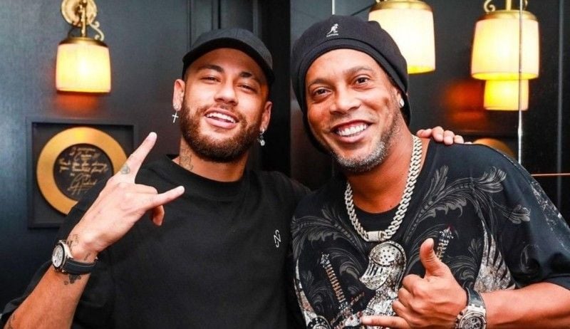 Neymar with Ronaldinho