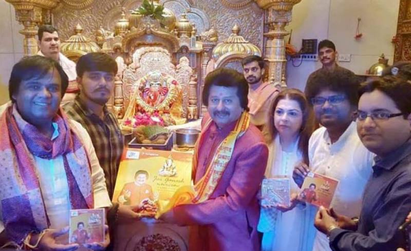 Pankaj Udhas at the Siddhivinayak Temple for the launch of his album 'Jai Ganesh'