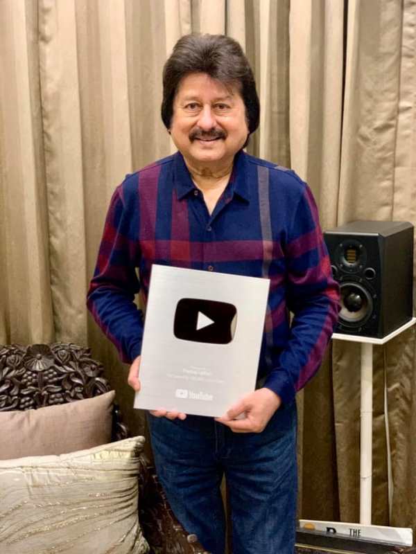 Pankaj Udhas with his Silver Creator Award