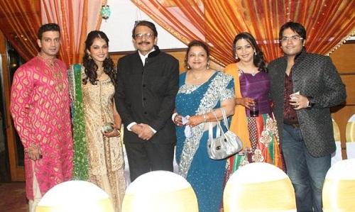 Isha Koppikar with Her Family