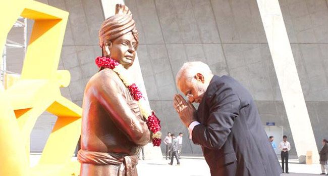 Narendra Modi Bowing in Respect in Front of A Statue of Vivekananda