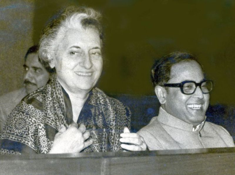 Pranab Mukherjee with Indira Gandhi in 1982, after he delivered the Budget speech