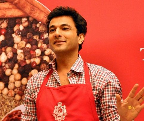 Vikas Khanna With His Wife