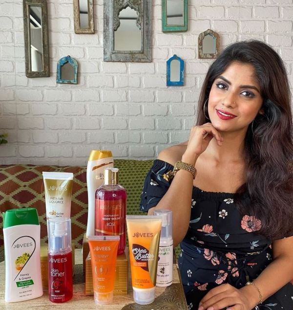 Sayantani Ghosh while endorsing beauty products on her social media aacount