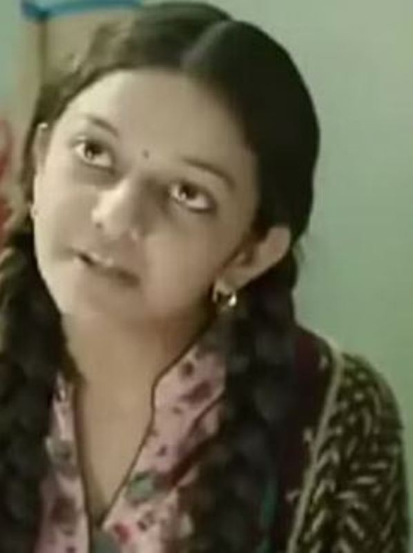 Swini Khara as young Jayanti in a still from the film M. S. Dhoni The Untold Story (2016)