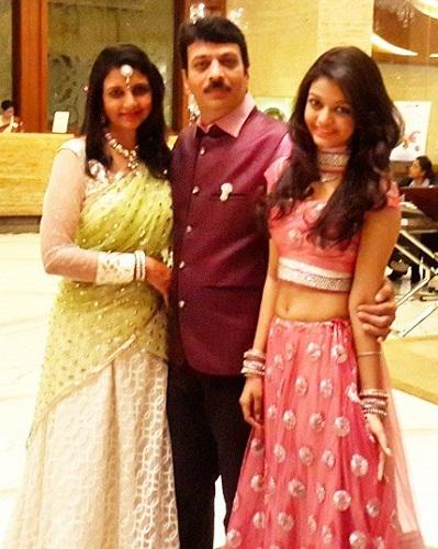 Swini Khara with her parents 