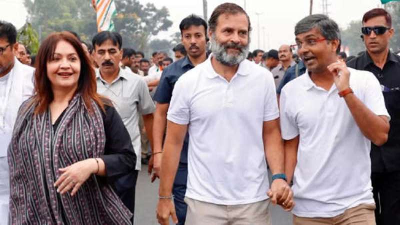 Pooja Bhatt walked with Rahul Gandhi in his Bharat Jodo Yatra in Hyderabad on 2 November 2022