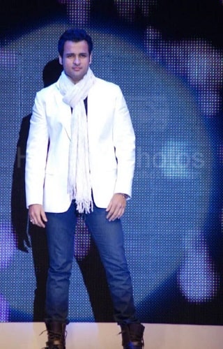 Rohit Roy walking the ramp in fashion show