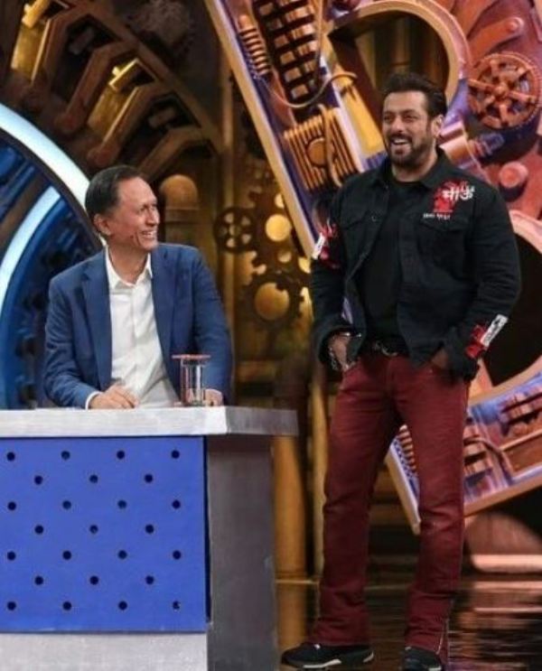Dibang, along with Salman Khan, in one of the episodes of the reality show 'Bigg Boss 16' (2022)