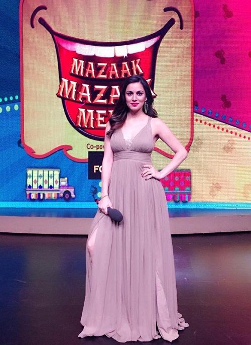 Shraddha Arya Age Boyfriend Family Biography More Starsunfolded Check in table shraddha arya's height, weight and body measurements, eye color, hair color, shoe & dress size. shraddha arya age boyfriend family