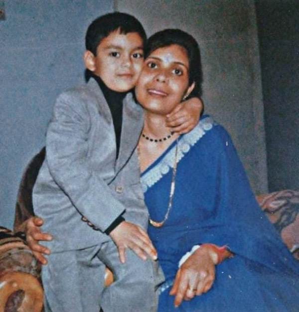 A childhood photo of Ishan Kishan with his mother