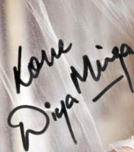 Dia Mirza signature