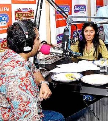 Sunidhi Chauhan as a guest Radio Jockey at Radio City 91.1 FM's Musical-E-Azam