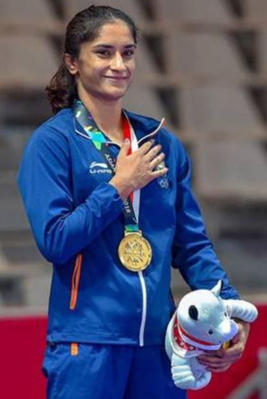 Vinesh Phogat with the gold medal that she won at Yasar Dogu in 2019