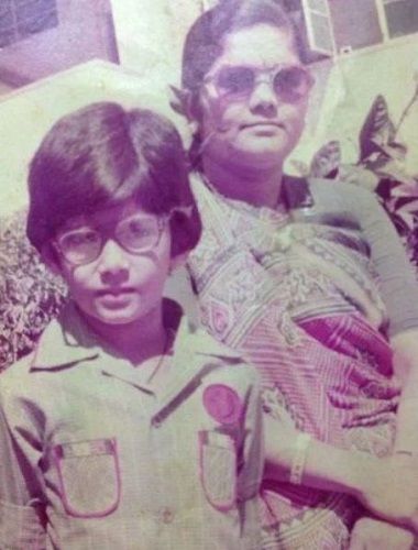 Amar Upadhyay's childhood picture with his mother